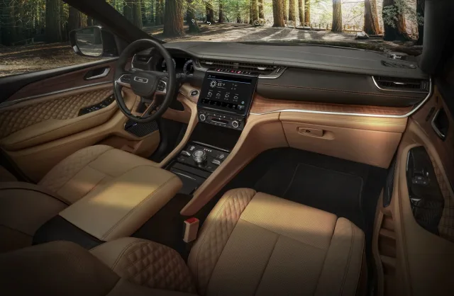 Jeep Grand Cherokee L кросовер — 20