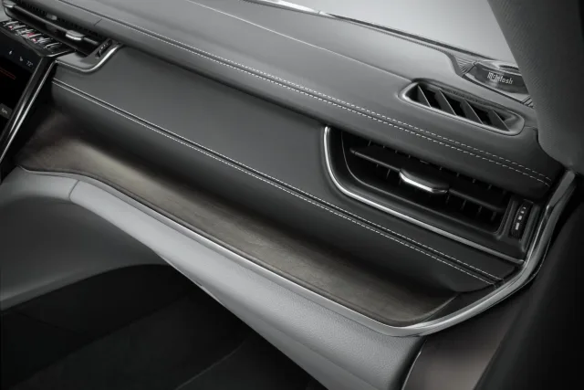 Jeep Grand Cherokee L кросовер — 21