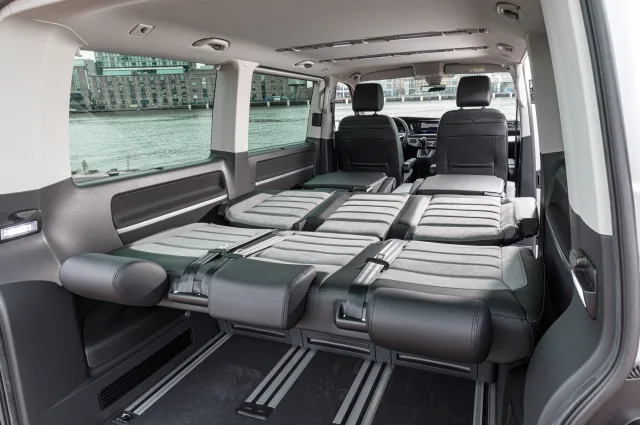 Volkswagen Multivan T6.1 мінівен — 3