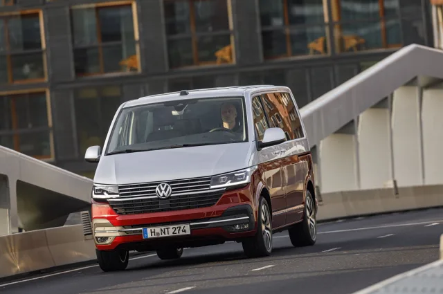 Volkswagen Multivan T6.1 мінівен — 6
