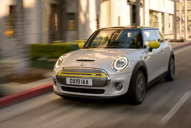 MINI Cooper SE (Мини Купер СЕ) хэтчбек — 4