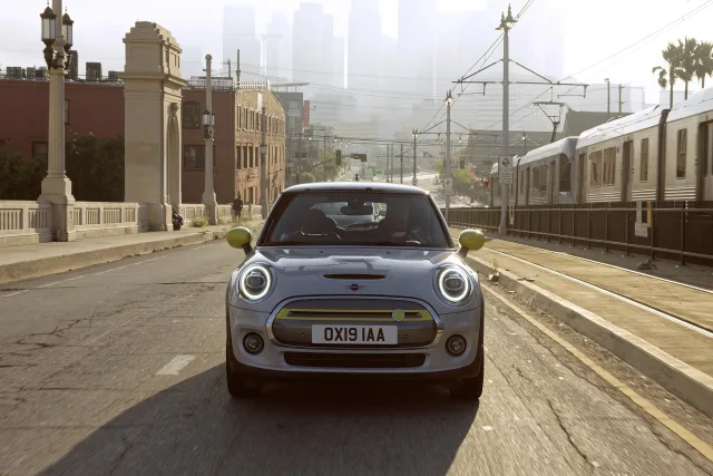 MINI Cooper SE (Мини Купер СЕ) хэтчбек — 5