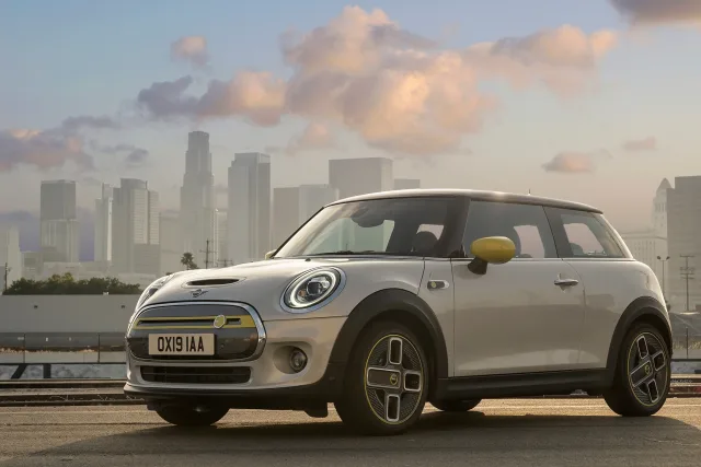MINI Cooper SE (Мини Купер СЕ) хэтчбек — 6