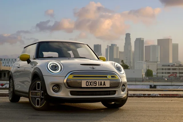 MINI Cooper SE (Мини Купер СЕ) хэтчбек — 7