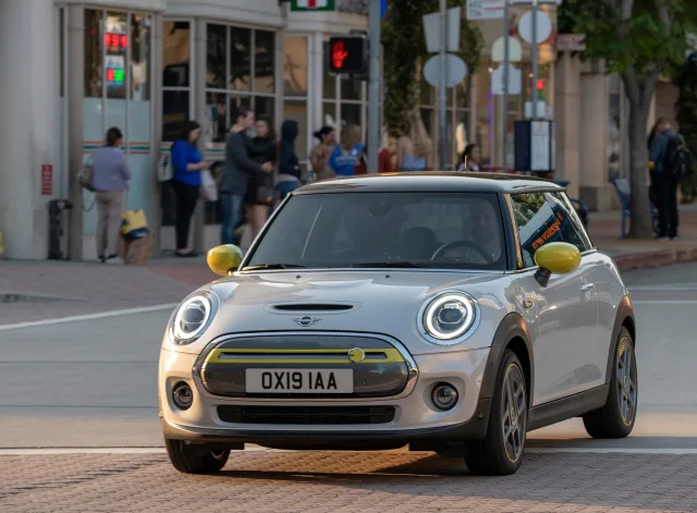 MINI Cooper SE (Мини Купер СЕ) хэтчбек — 15