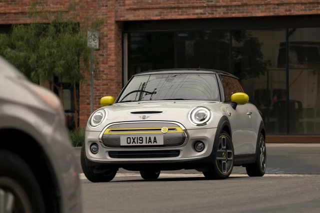 MINI Cooper SE (Мини Купер СЕ) хэтчбек — 18