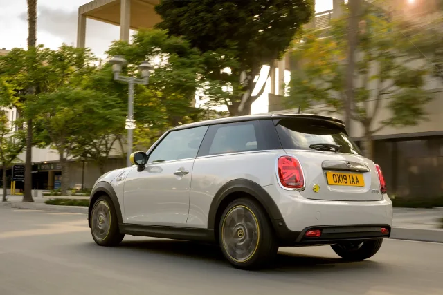 MINI Cooper SE (Мини Купер СЕ) хэтчбек — 21