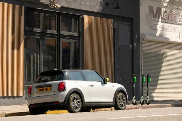 MINI Cooper SE (Мини Купер СЕ) хэтчбек — 22