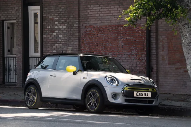 MINI Cooper SE (Мини Купер СЕ) хэтчбек — 23