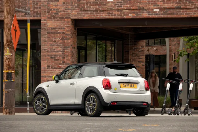 MINI Cooper SE (Мини Купер СЕ) хэтчбек — 24