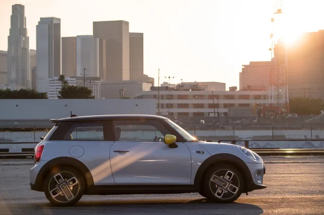 MINI Cooper SE (Мини Купер СЕ) хэтчбек — 25