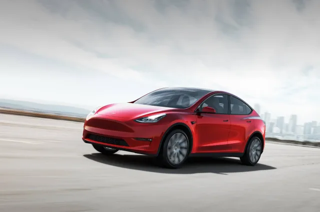 Tesla Model Y кросовер — 2
