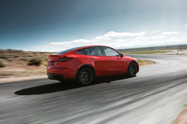 Tesla Model Y кросовер — 4