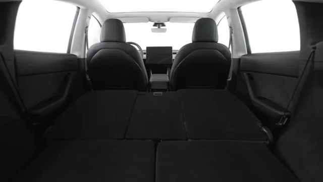 Tesla Model Y кросовер — 8