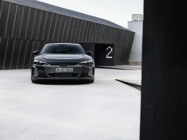Audi e-tron GT седан — 4
