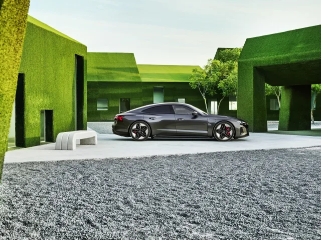 Audi e-tron GT седан — 7