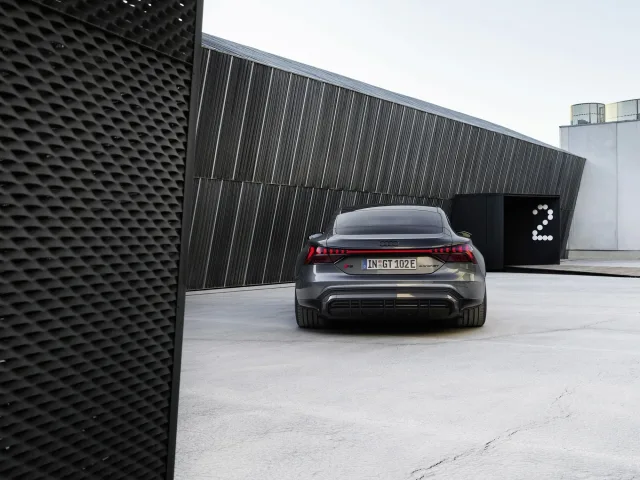 Audi e-tron GT седан — 8
