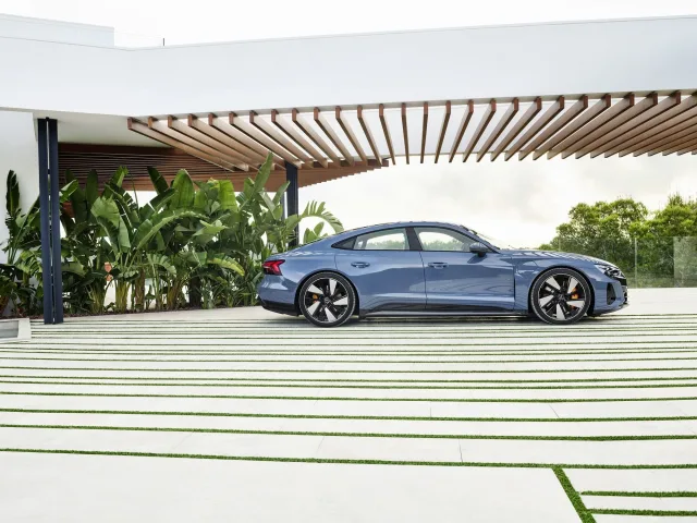 Audi e-tron GT седан — 9