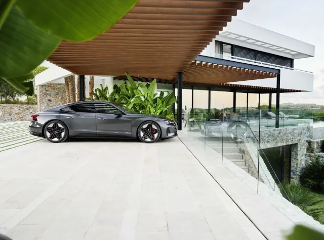 Audi e-tron GT седан — 10