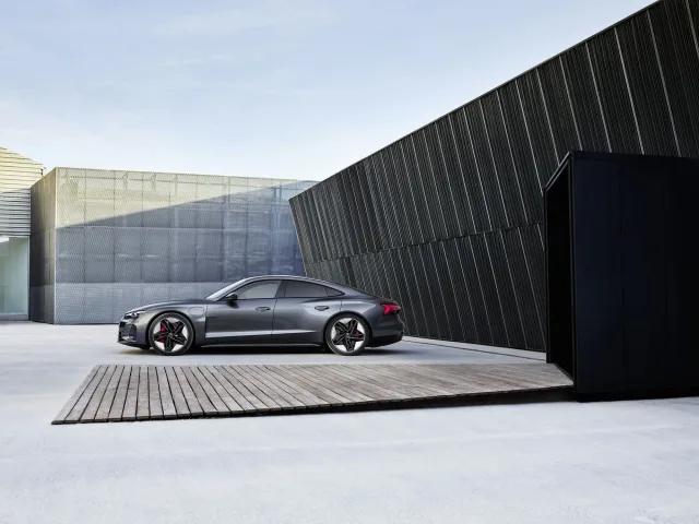 Audi e-tron GT седан — 11