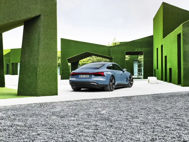 Audi e-tron GT седан — 12