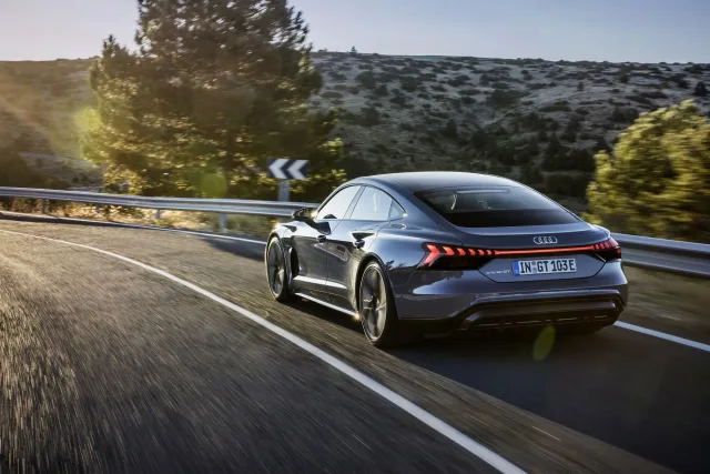 Audi e-tron GT седан — 14