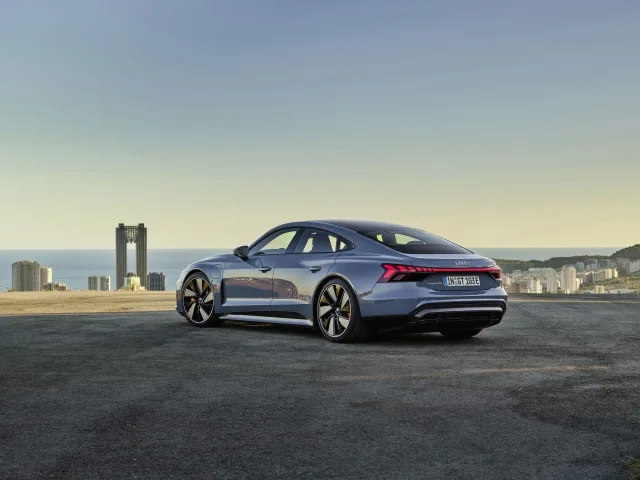 Audi e-tron GT седан — 15