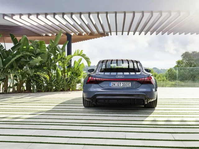 Audi e-tron GT седан — 17
