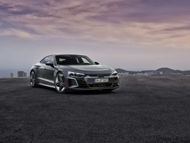 Audi e-tron GT седан — 20