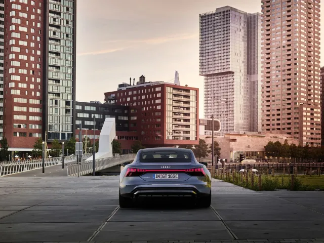 Audi e-tron GT седан — 23