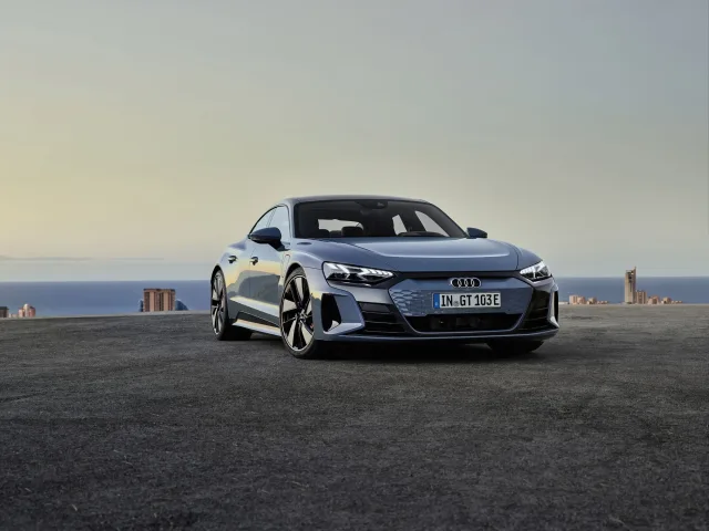 Audi e-tron GT седан — 24