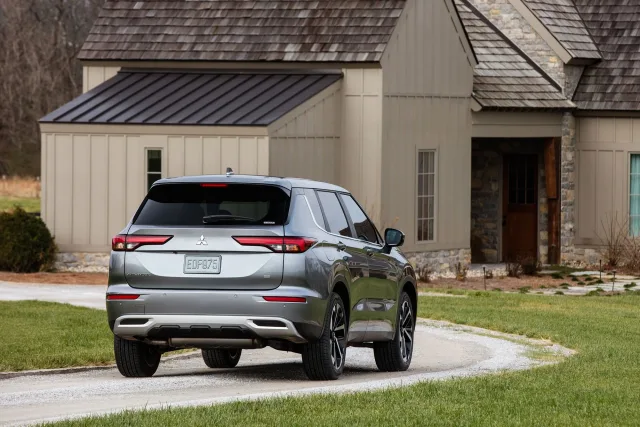 Mitsubishi Outlander 2021 crossover — 8