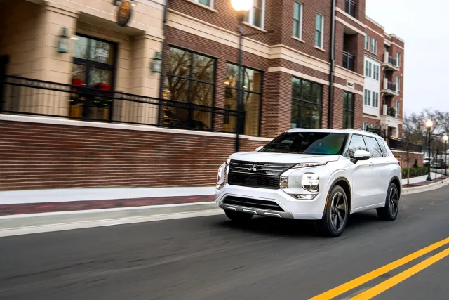 Mitsubishi Outlander 2021 crossover — 12