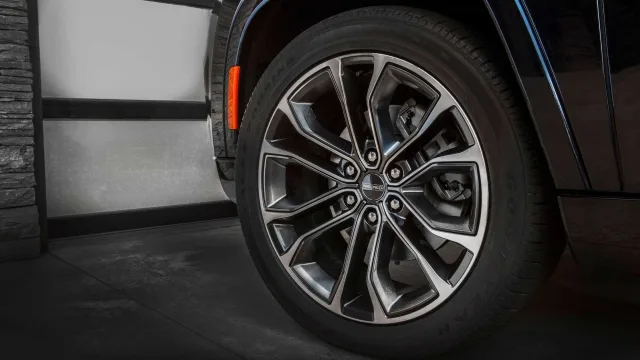 Jeep Wagoneer позашляховик — 6