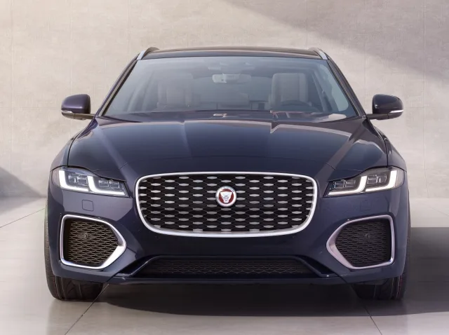 Jaguar XF Sportbrake station wagon — 4