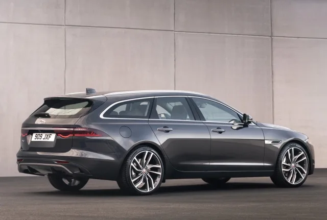Jaguar XF Sportbrake station wagon — 5