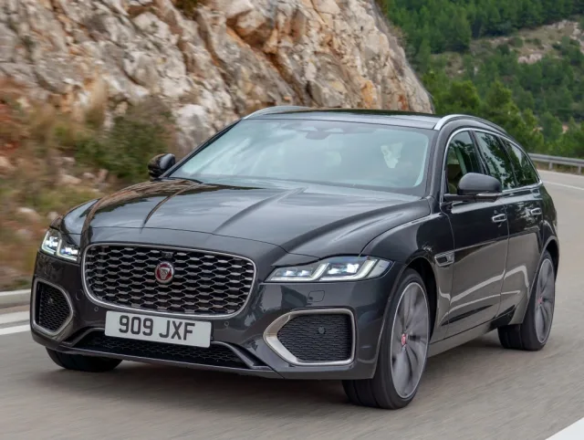 Jaguar XF Sportbrake station wagon — 7