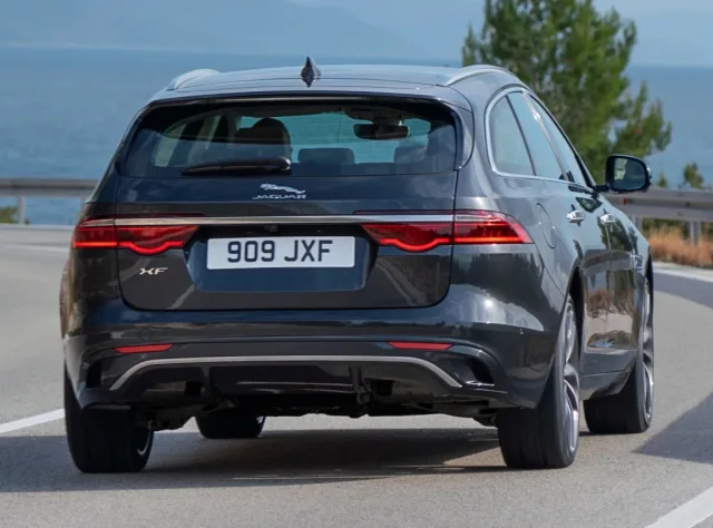 Jaguar XF Sportbrake station wagon — 9
