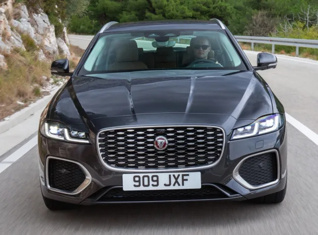 Jaguar XF Sportbrake station wagon — 12