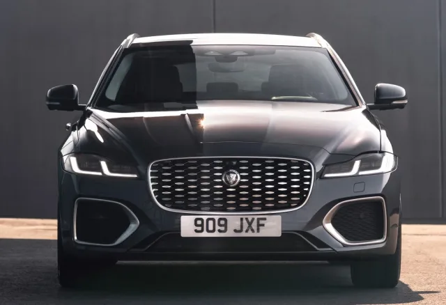 Jaguar XF Sportbrake station wagon — 14