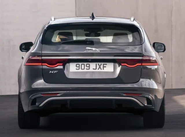 Jaguar XF Sportbrake station wagon — 15