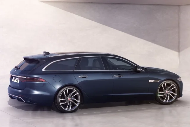 Jaguar XF Sportbrake station wagon — 16