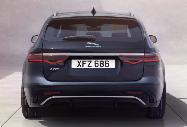 Jaguar XF Sportbrake station wagon — 18