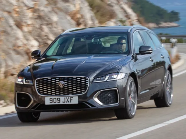 Jaguar XF Sportbrake station wagon — 19