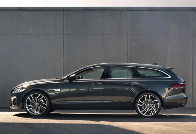 Jaguar XF Sportbrake station wagon — 22