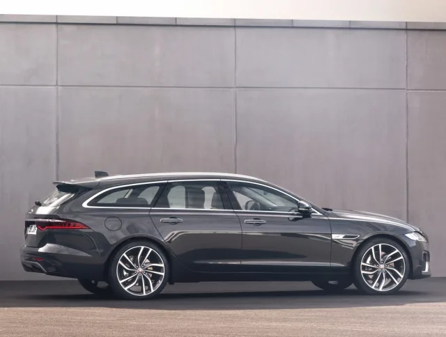 Jaguar XF Sportbrake station wagon — 23