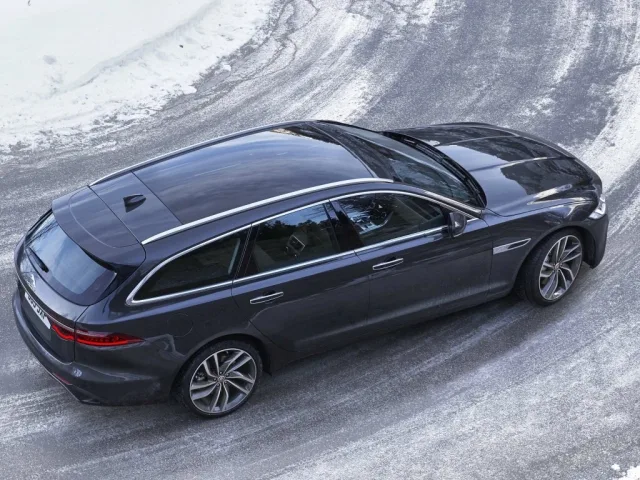 Jaguar XF Sportbrake station wagon — 25