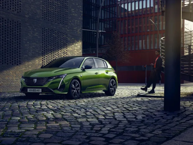 Peugeot 308 2021 хэтчбек — 6