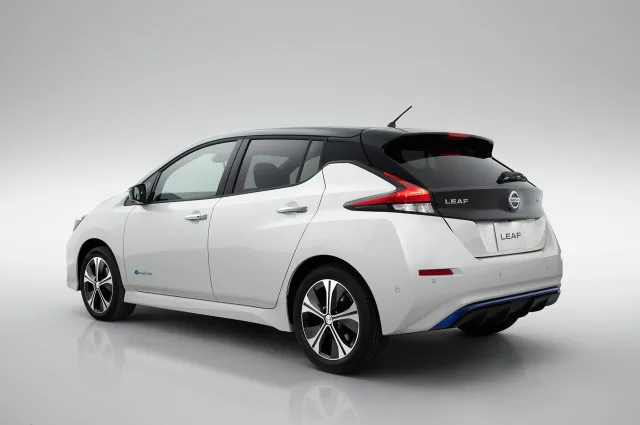 Nissan Leaf N-Connecta — 9