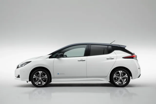 Nissan Leaf N-Connecta — 10